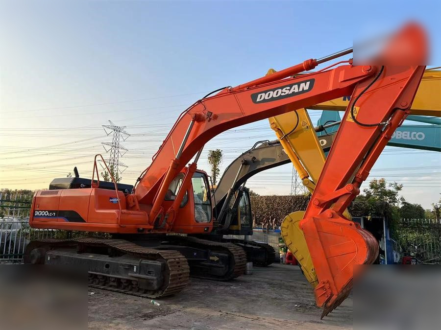 DOOSAN DH300 LC-7 - Crawler excavator: picture 3 DOOSAN DH300 LC-7 - Crawler excavator: picture 3