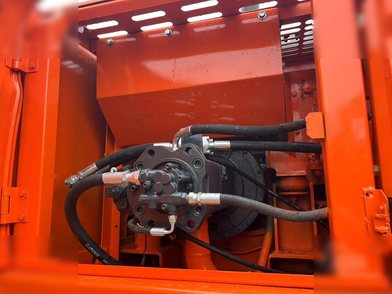 Crawler excavator DOOSAN DX225 LCA: picture 8