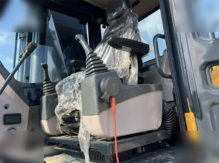 Crawler excavator HYUNDAI HX220HD: picture 9