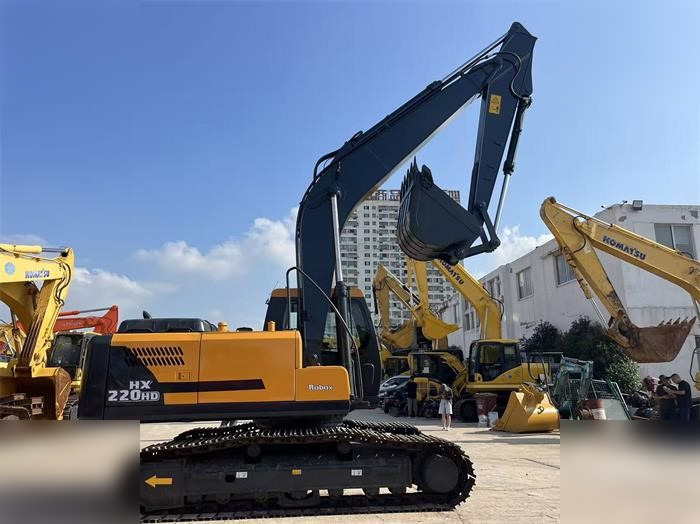 HYUNDAI HX220HD - Crawler excavator: picture 1 HYUNDAI HX220HD - Crawler excavator: picture 1
