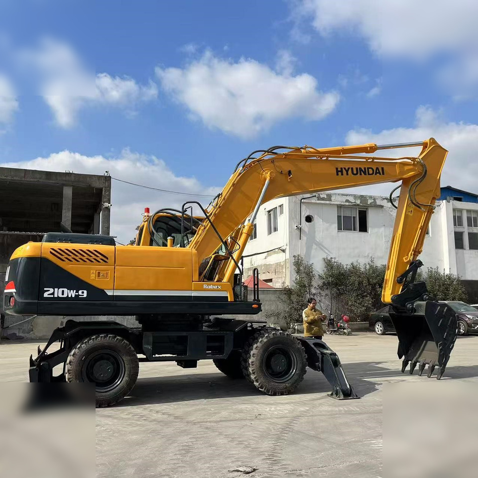 HYUNDAI ROBEX 210W-9 - Wheel excavator: picture 3 HYUNDAI ROBEX 210W-9 - Wheel excavator: picture 3