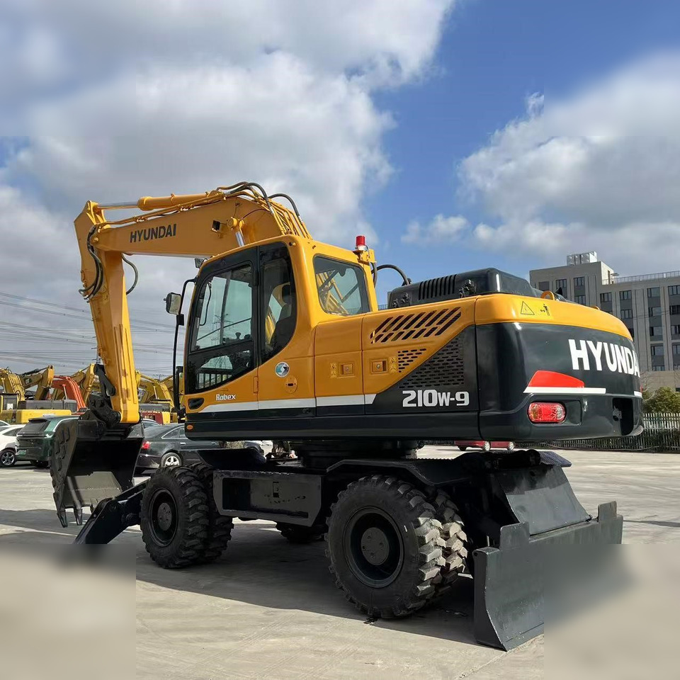 HYUNDAI ROBEX 210W-9 - Wheel excavator: picture 1 HYUNDAI ROBEX 210W-9 - Wheel excavator: picture 1