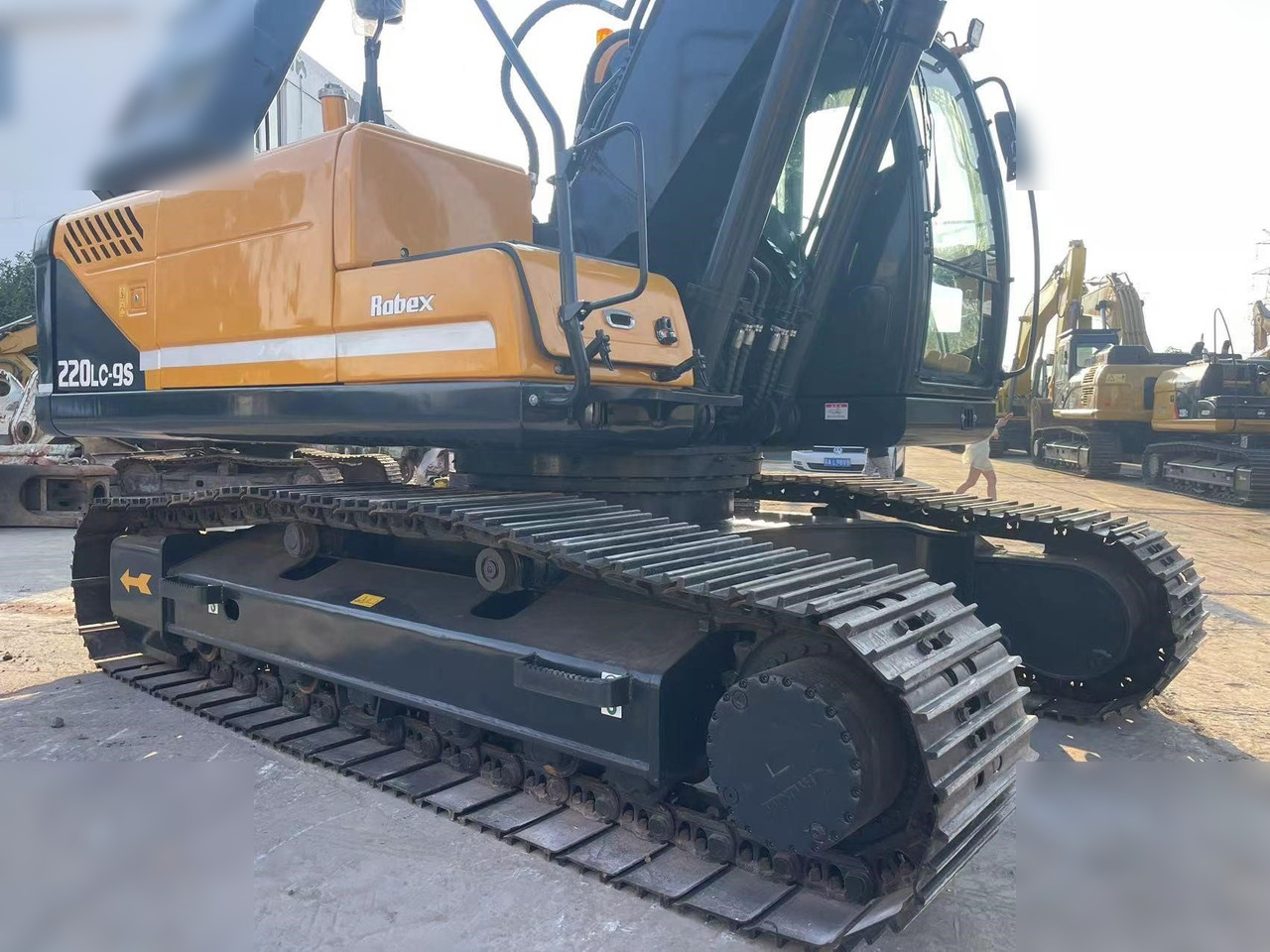 HYUNDAI ROBEX 220 LC-9S - Crawler excavator: picture 5 HYUNDAI ROBEX 220 LC-9S - Crawler excavator: picture 5