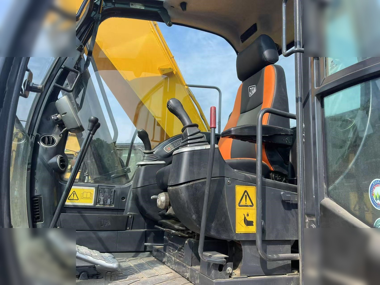 JCB JS220 LC - Crawler excavator: picture 5 JCB JS220 LC - Crawler excavator: picture 5