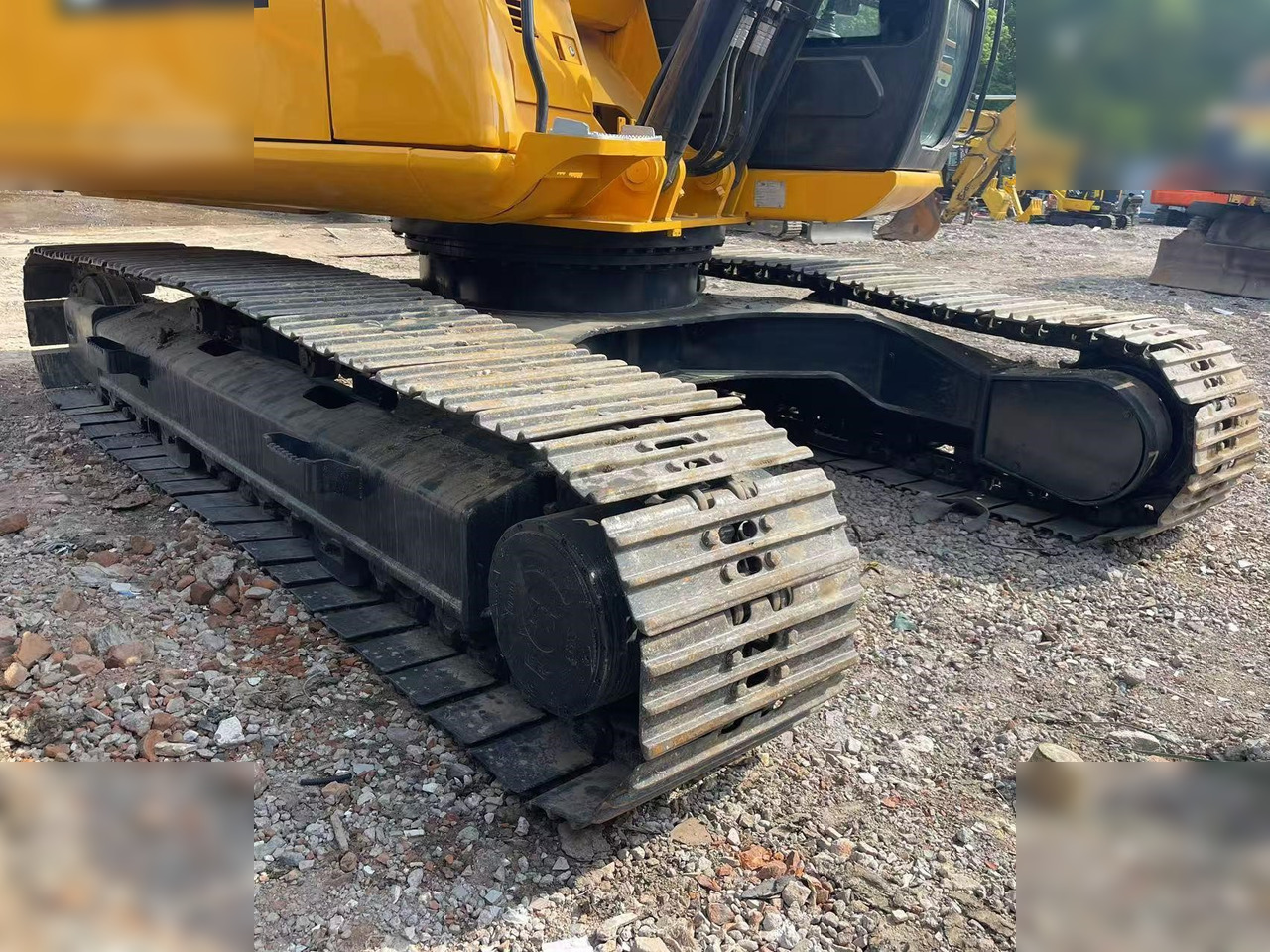 Crawler excavator JCB JS220 LC: picture 8