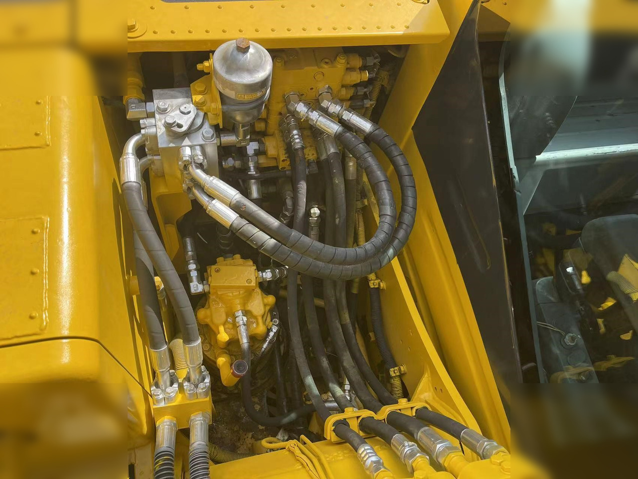 Crawler excavator KOMATSU PC120-8: picture 7