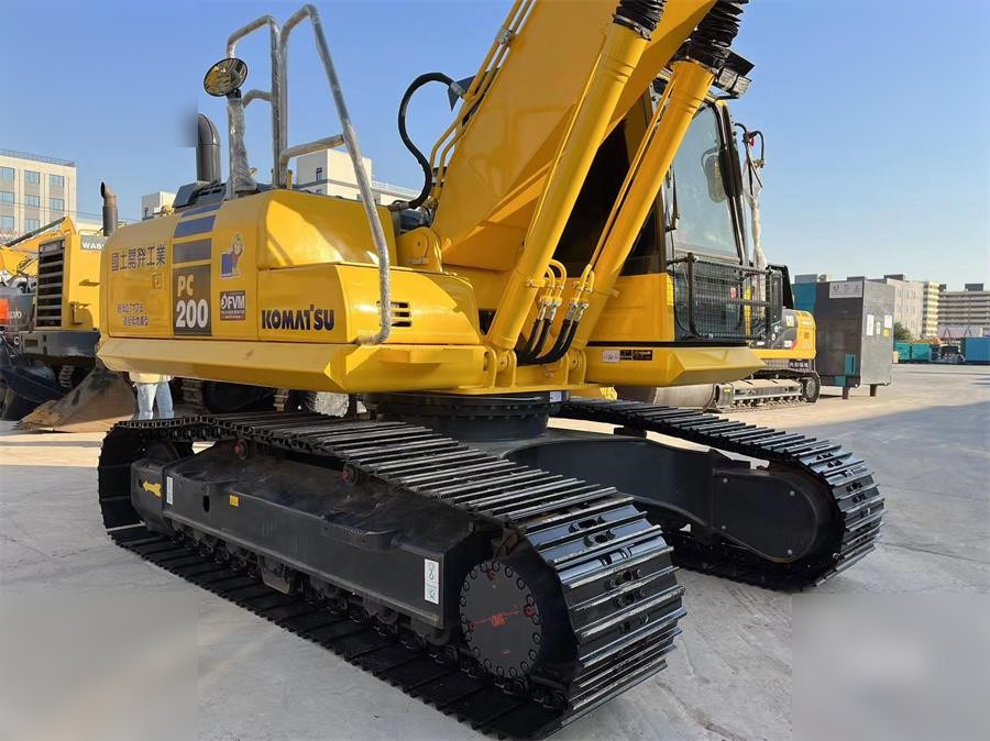 KOMATSU PC200-8 - Crawler excavator: picture 3 KOMATSU PC200-8 - Crawler excavator: picture 3