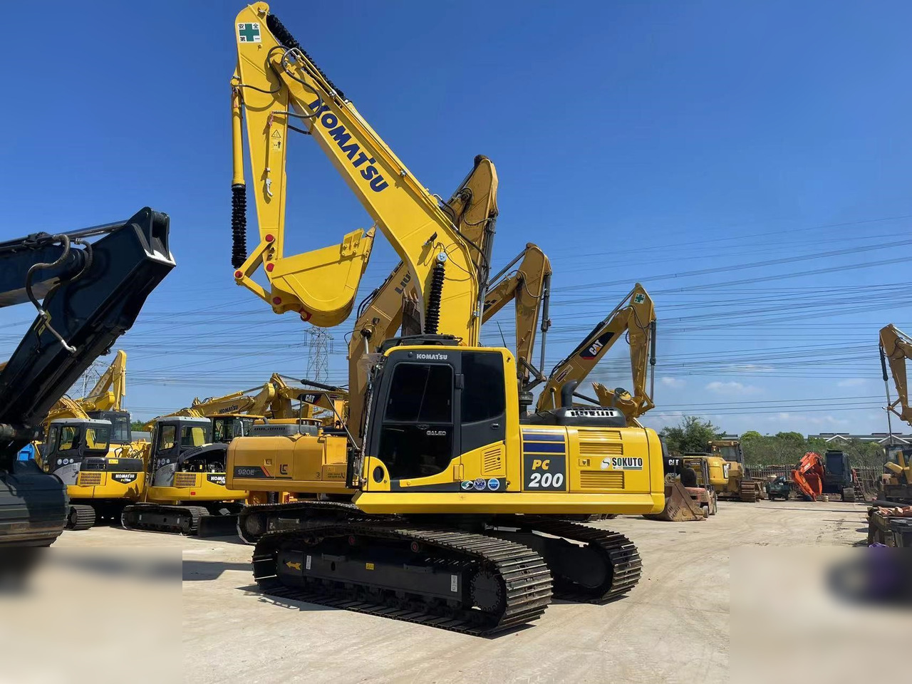 KOMATSU PC200-8 - Crawler excavator: picture 2 KOMATSU PC200-8 - Crawler excavator: picture 2