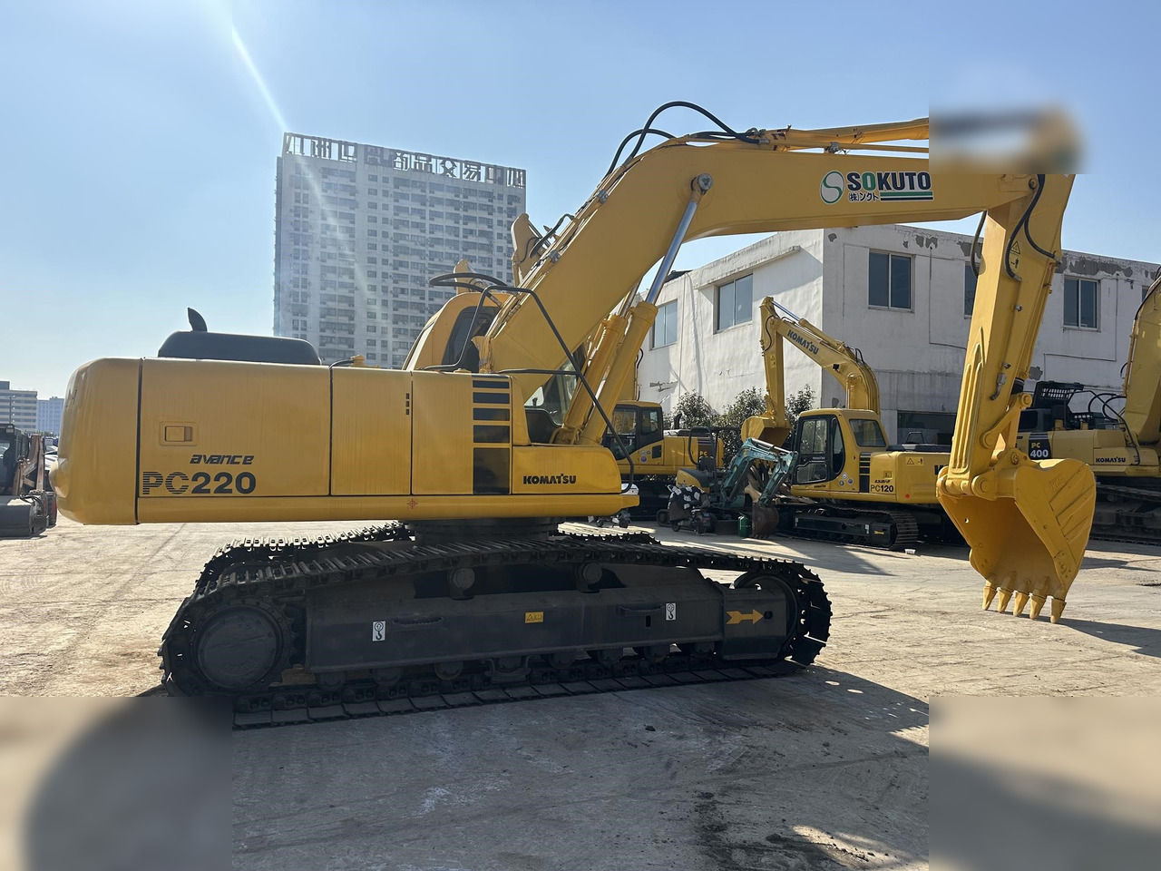 KOMATSU PC220-6 - Crawler excavator: picture 4 KOMATSU PC220-6 - Crawler excavator: picture 4