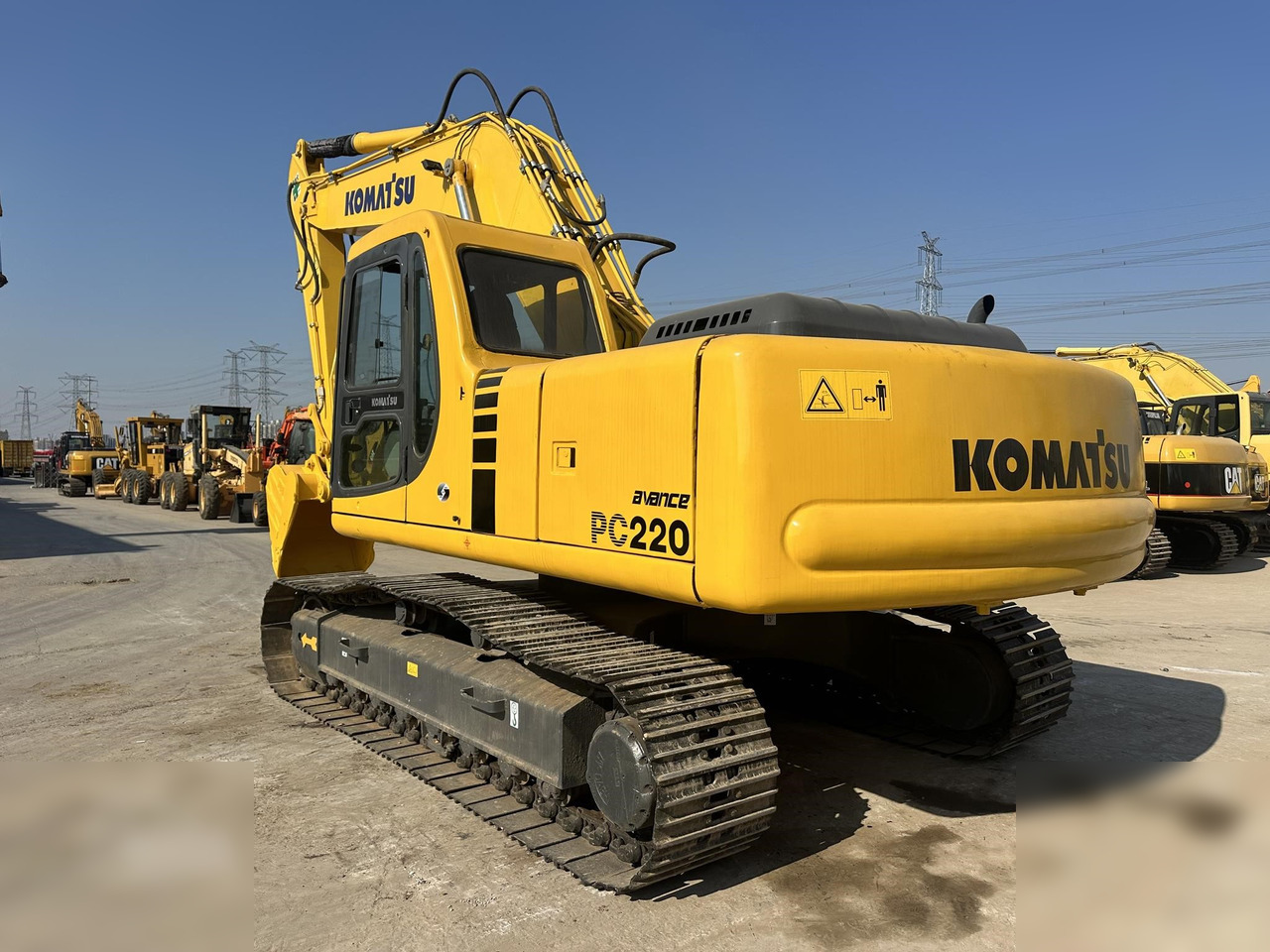 KOMATSU PC220-6 - Crawler excavator: picture 3 KOMATSU PC220-6 - Crawler excavator: picture 3