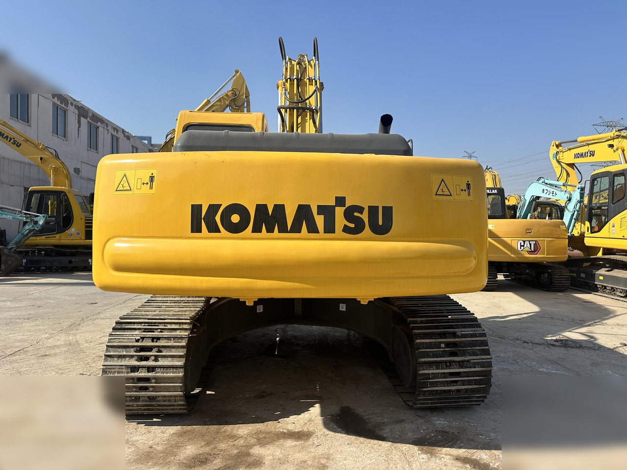 KOMATSU PC220-6 - Crawler excavator: picture 2 KOMATSU PC220-6 - Crawler excavator: picture 2