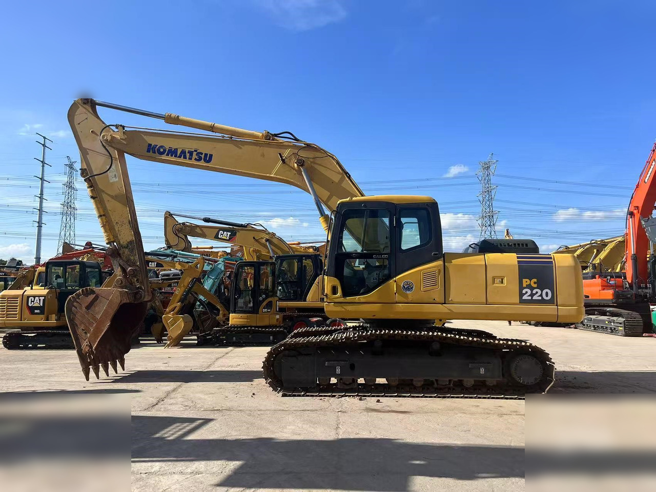 KOMATSU PC220-7 - Crawler excavator: picture 1 KOMATSU PC220-7 - Crawler excavator: picture 1