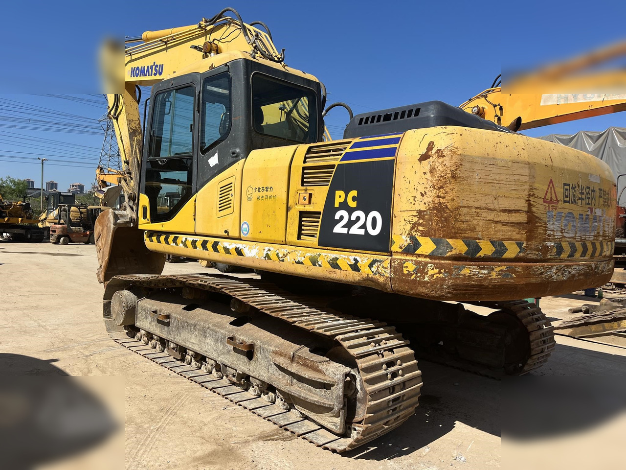 KOMATSU PC220-7 - Crawler excavator: picture 2 KOMATSU PC220-7 - Crawler excavator: picture 2