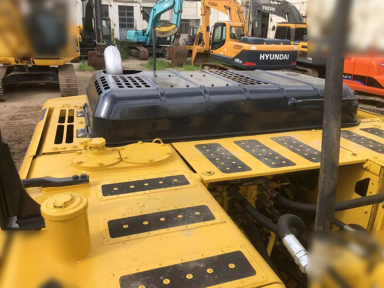 Crawler excavator KOMATSU PC220-8N1: picture 6