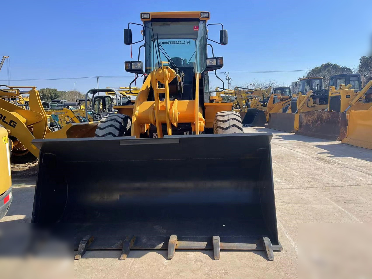 LIUGONG 835 - Wheel loader: picture 2 LIUGONG 835 - Wheel loader: picture 2