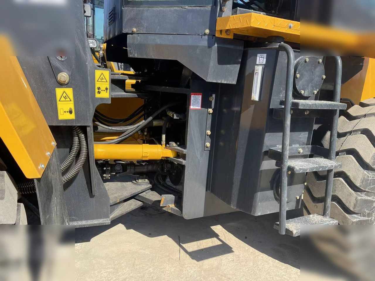 LIUGONG CLG835H - Wheel loader: picture 5 LIUGONG CLG835H - Wheel loader: picture 5