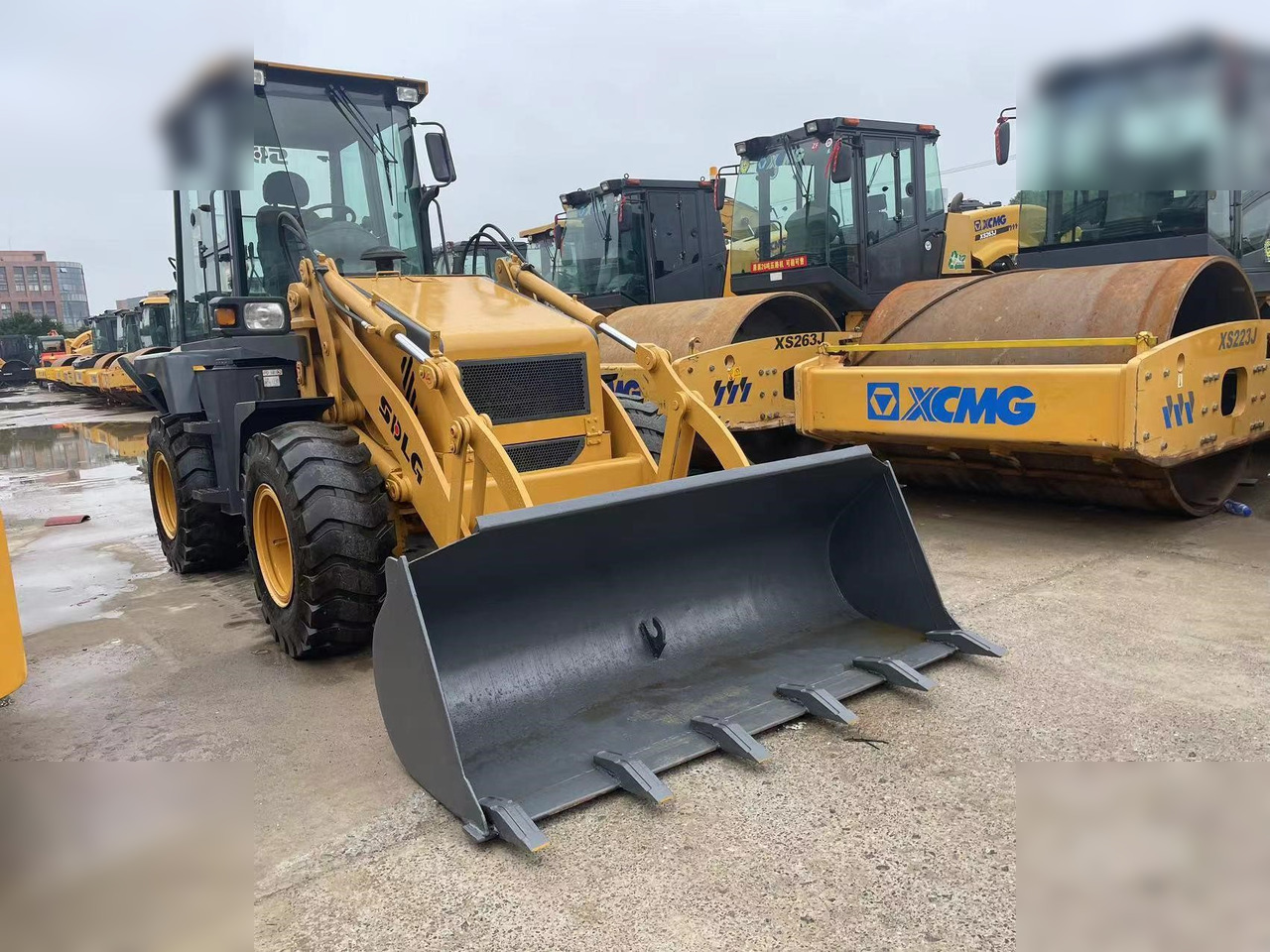 SDLG LGB680 - Backhoe loader: picture 3 SDLG LGB680 - Backhoe loader: picture 3