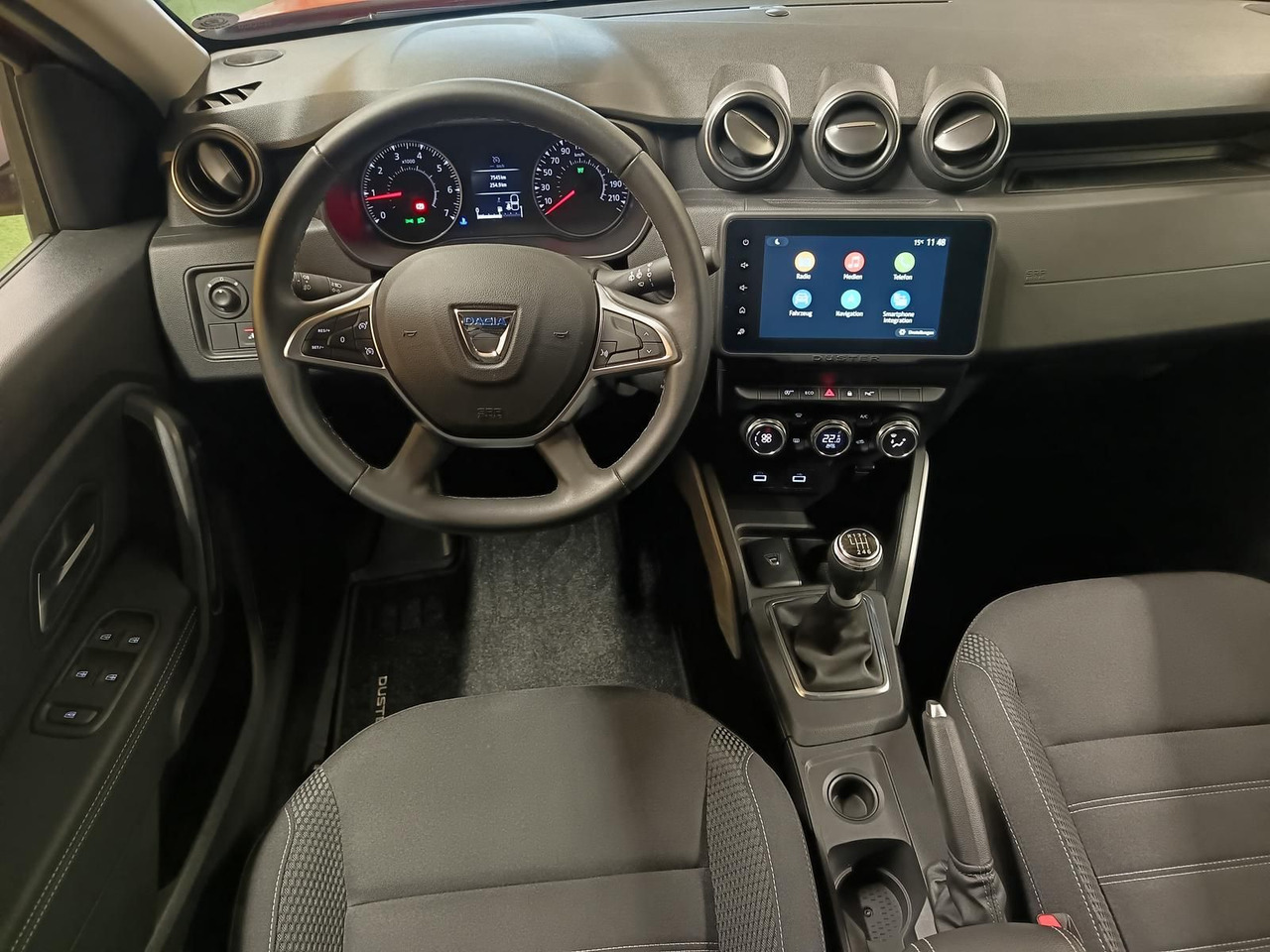 SUV Dacia Duster Prestige Tce 130*KLIMA*SHZ*R-KAM*DAB*NAVI: picture 7 SUV Dacia Duster Prestige Tce 130*KLIMA*SHZ*R-KAM*DAB*NAVI: picture 7