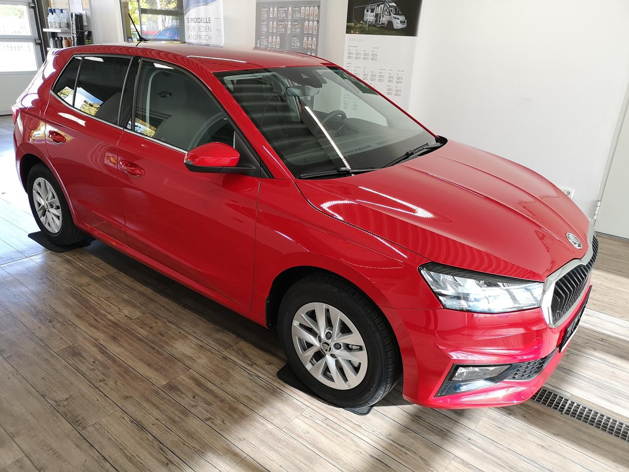 Skoda Fabia Selection 1,0TSIDSG+AHK-VORBER+LED+DAB+SHZ - Sedan: picture 2 Skoda Fabia Selection 1,0TSIDSG+AHK-VORBER+LED+DAB+SHZ - Sedan: picture 2