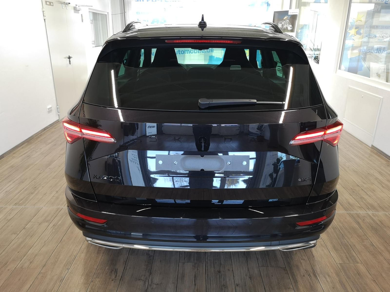 Skoda Karoq Sportline 2,0TDI DSG 4x4*PSD*AHK*360°*NAVI - SUV: picture 5 Skoda Karoq Sportline 2,0TDI DSG 4x4*PSD*AHK*360°*NAVI - SUV: picture 5