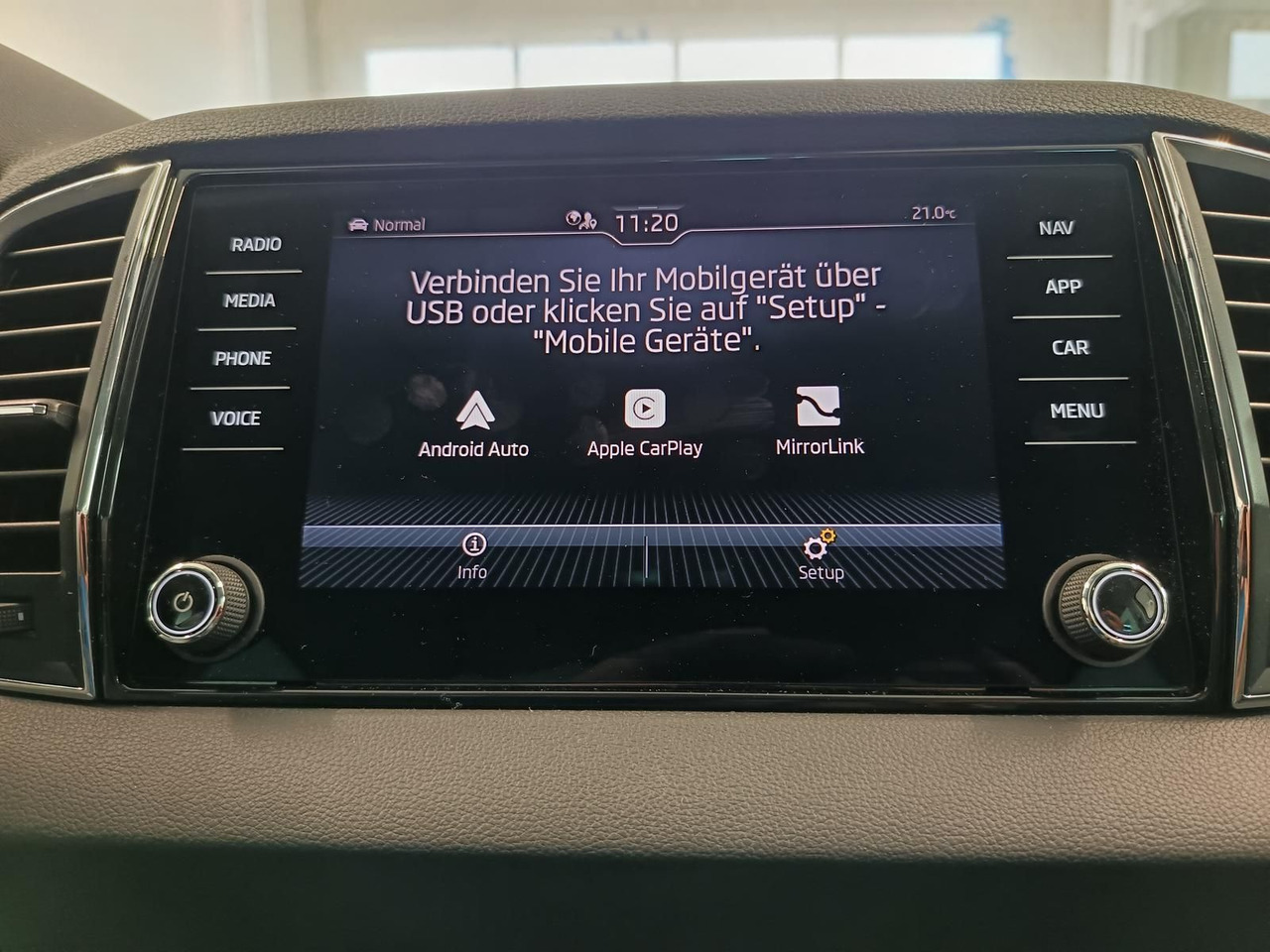 SUV Skoda Karoq Style 1,5TSI DSG*AHK-VORBER*NAVI*LED*R-KAM: picture 13 SUV Skoda Karoq Style 1,5TSI DSG*AHK-VORBER*NAVI*LED*R-KAM: picture 13