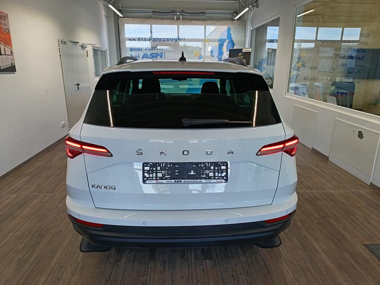 Skoda Karoq Style 1,5TSI DSG*AHK-VORBER*NAVI*LED*R-KAM - SUV: picture 5 Skoda Karoq Style 1,5TSI DSG*AHK-VORBER*NAVI*LED*R-KAM - SUV: picture 5