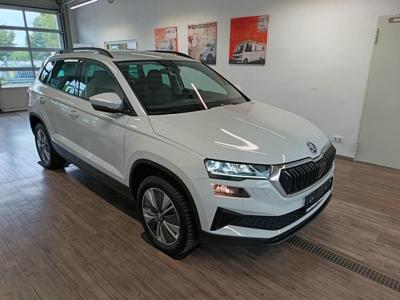 Skoda Karoq Style 1,5TSI DSG*AHK-VORBER*NAVI*LED*R-KAM - SUV: picture 3 Skoda Karoq Style 1,5TSI DSG*AHK-VORBER*NAVI*LED*R-KAM - SUV: picture 3