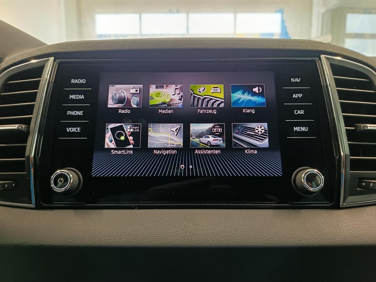 SUV Skoda Karoq Style 1,5TSI DSG*AHK-VORBER*NAVI*LED*R-KAM: picture 11 SUV Skoda Karoq Style 1,5TSI DSG*AHK-VORBER*NAVI*LED*R-KAM: picture 11