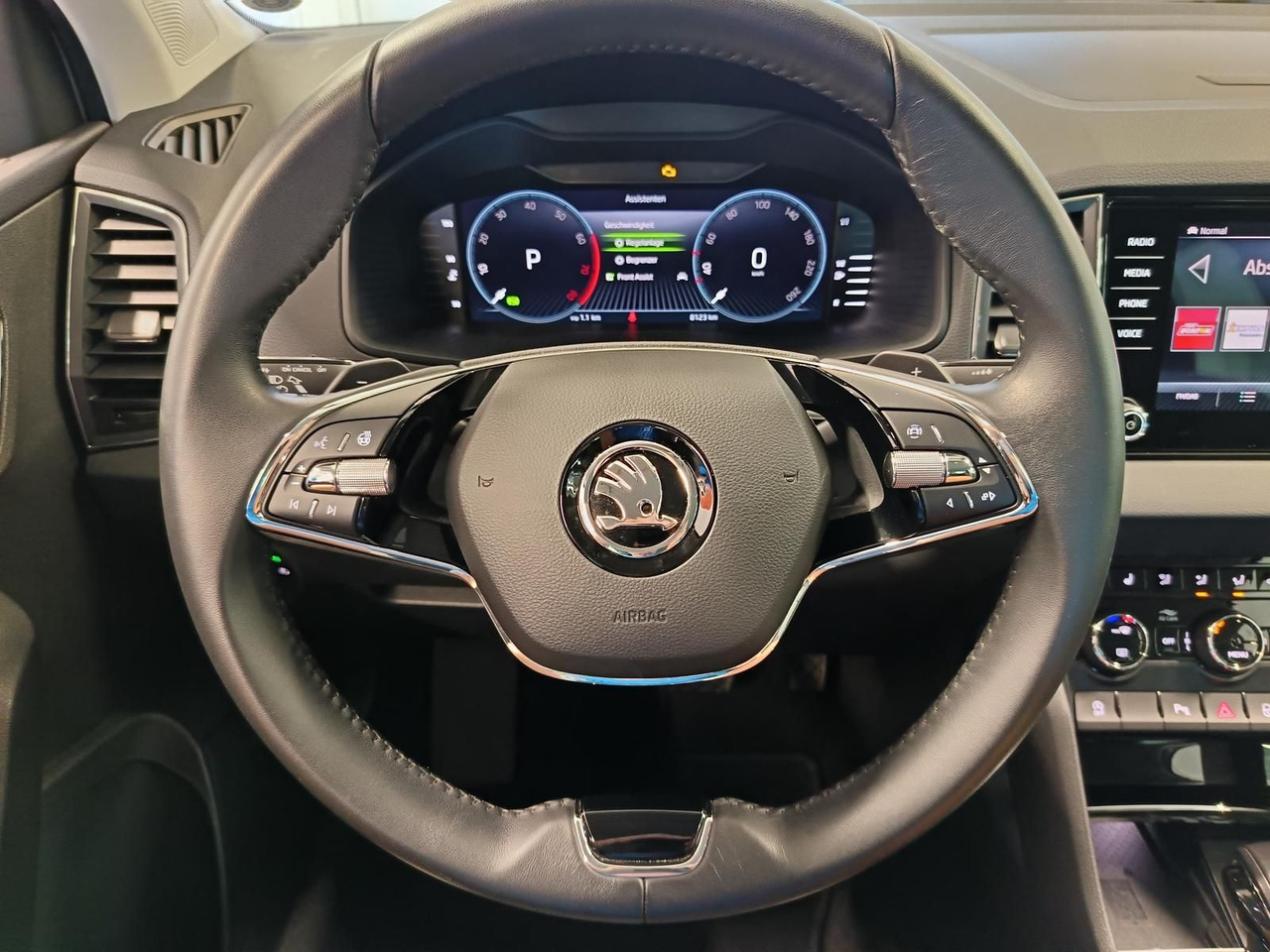SUV Skoda Karoq Style 1,5TSI DSG*AHK-VORBER*NAVI*LED*R-KAM: picture 8