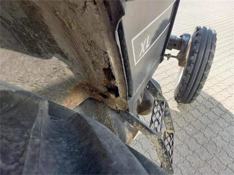 Farm tractor Case IH 695 XL: picture 16