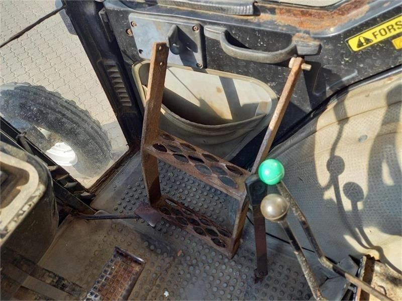 Farm tractor Case IH 695 XL: picture 8