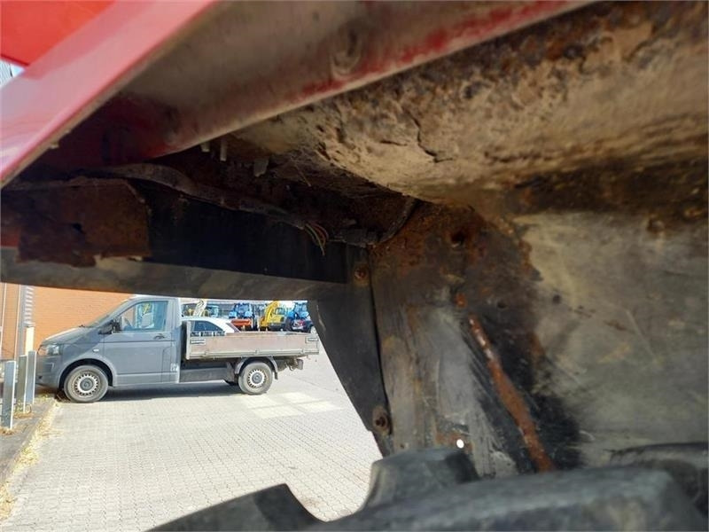 Farm tractor Case IH 695 XL: picture 17