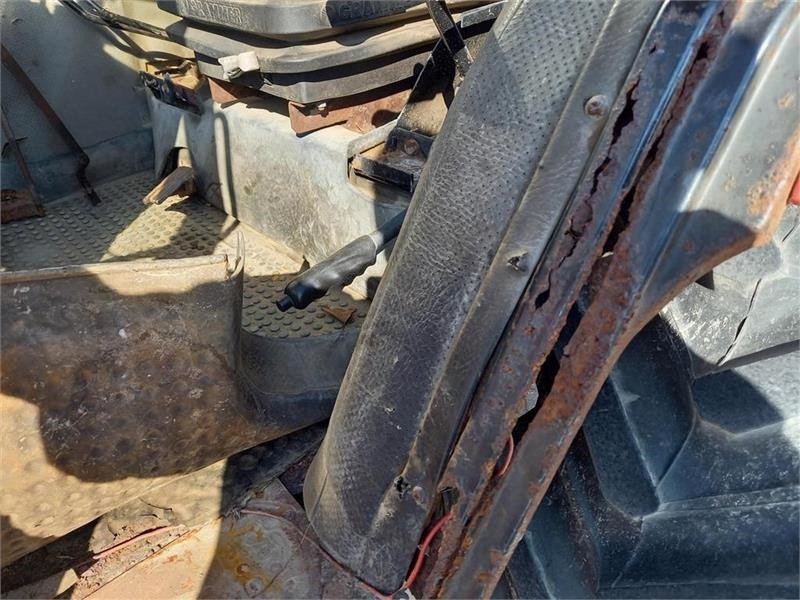 Farm tractor Case IH 695 XL: picture 12