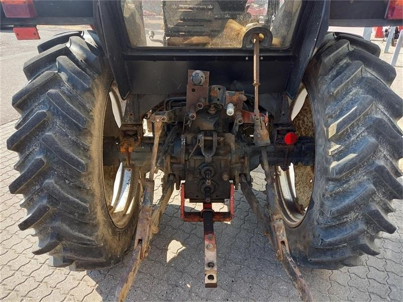 Farm tractor Case IH 695 XL: picture 7