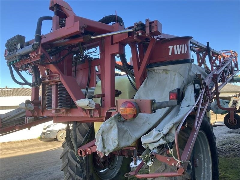 Hardi COMMANDER 4200 TWIN 28 m - Trailed sprayer: picture 3 Hardi COMMANDER 4200 TWIN 28 m - Trailed sprayer: picture 3