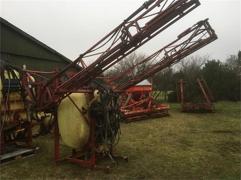 Hardi LHY 1000 / 16/361 Incl. fronttank - Trailed sprayer: picture 2 Hardi LHY 1000 / 16/361 Incl. fronttank - Trailed sprayer: picture 2