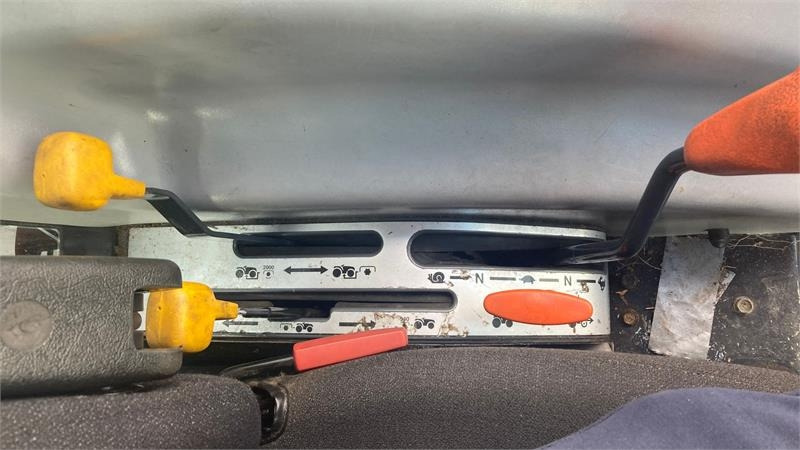 Municipal tractor Iseki TG 5395: picture 15 Municipal tractor Iseki TG 5395: picture 15