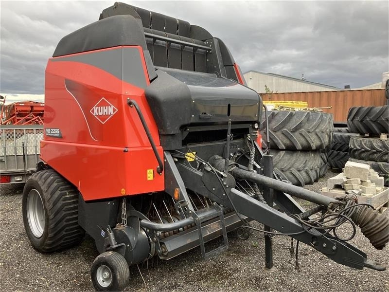 Kuhn VB 2295 - Round baler: picture 1 Kuhn VB 2295 - Round baler: picture 1