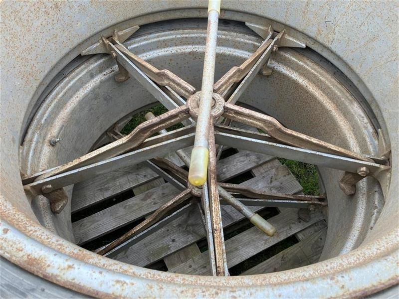 Molcon 16.9x38 5 armet bred - Tire for Agricultural machinery: picture 2 Molcon 16.9x38 5 armet bred - Tire for Agricultural machinery: picture 2