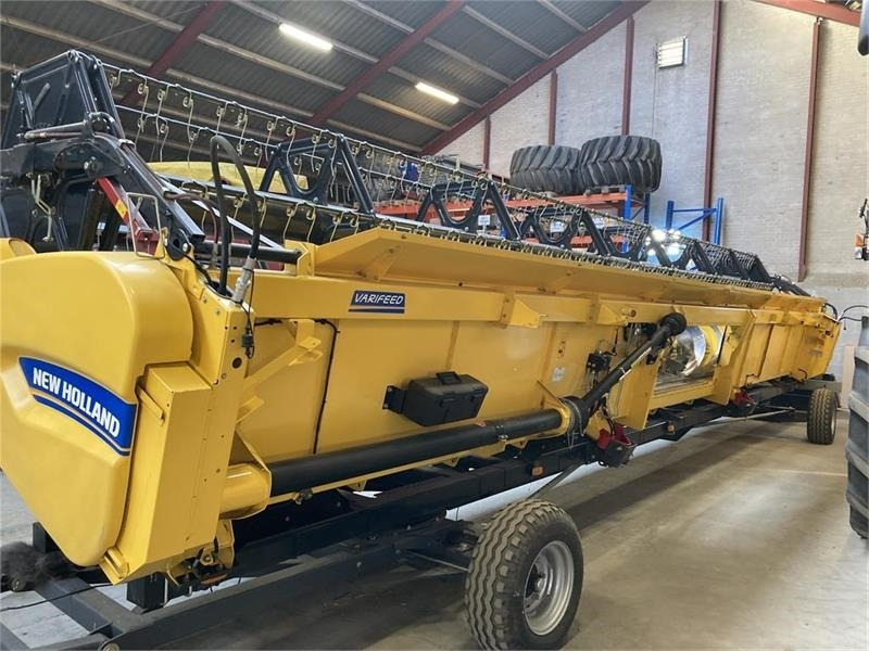 New Holland 35” Varifeed - Harvester attachment: picture 2 New Holland 35” Varifeed - Harvester attachment: picture 2