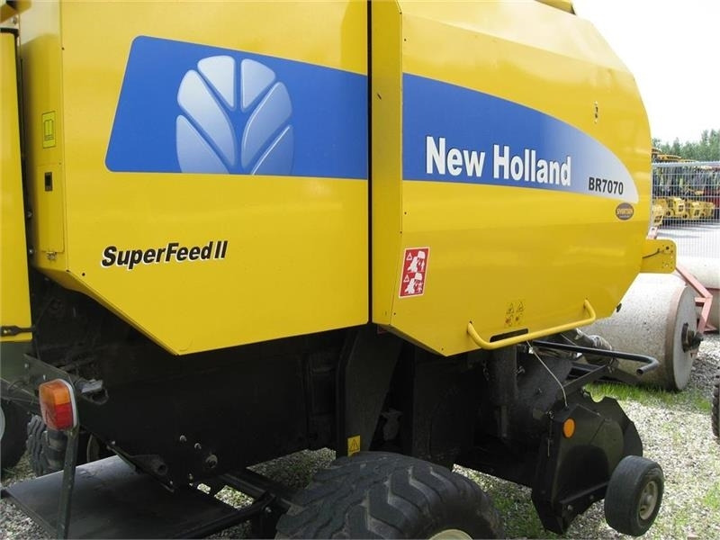 New Holland BR7070 med SUPER FEED - Round baler: picture 3 New Holland BR7070 med SUPER FEED - Round baler: picture 3