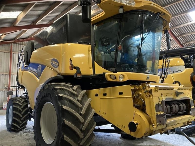 New Holland CR9090 35 fod VF bord og 4wd mm. - Combine harvester: picture 2 New Holland CR9090 35 fod VF bord og 4wd mm. - Combine harvester: picture 2