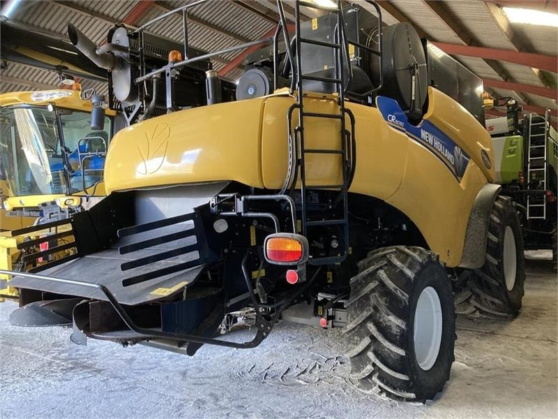 New Holland CR9090 35 fod VF bord og 4wd mm. - Combine harvester: picture 3 New Holland CR9090 35 fod VF bord og 4wd mm. - Combine harvester: picture 3