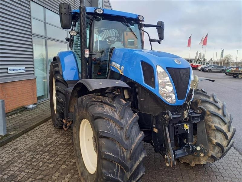 New Holland T7.220 - Farm tractor: picture 4 New Holland T7.220 - Farm tractor: picture 4