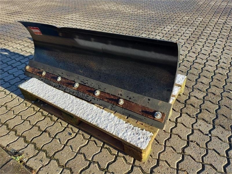 - - - Warn - Snow plough for Agricultural machinery: picture 1 - - - Warn - Snow plough for Agricultural machinery: picture 1