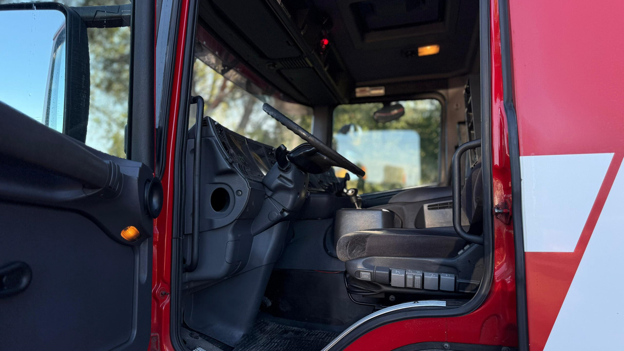 Fire truck SCANIA P94: picture 11