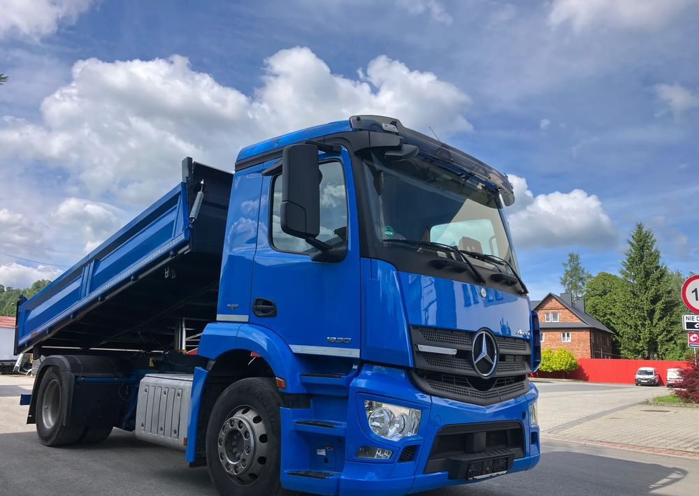 Mercedes-Benz ANTOS 1830 solidny kiper wywrotka blokada mostu - Tipper: picture 2 Mercedes-Benz ANTOS 1830 solidny kiper wywrotka blokada mostu - Tipper: picture 2
