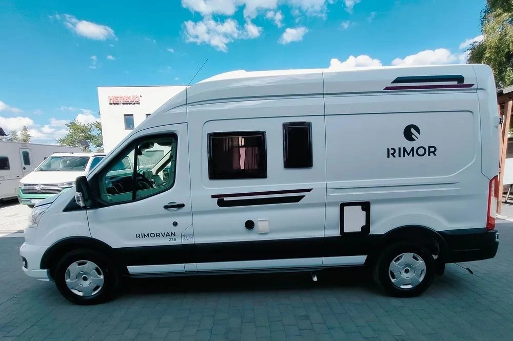 FORD Rimor NEW Ford Van 238 Truma Diesel Roller Shutters Remis AUTOMAT - Camper van: picture 3 FORD Rimor NEW Ford Van 238 Truma Diesel Roller Shutters Remis AUTOMAT - Camper van: picture 3