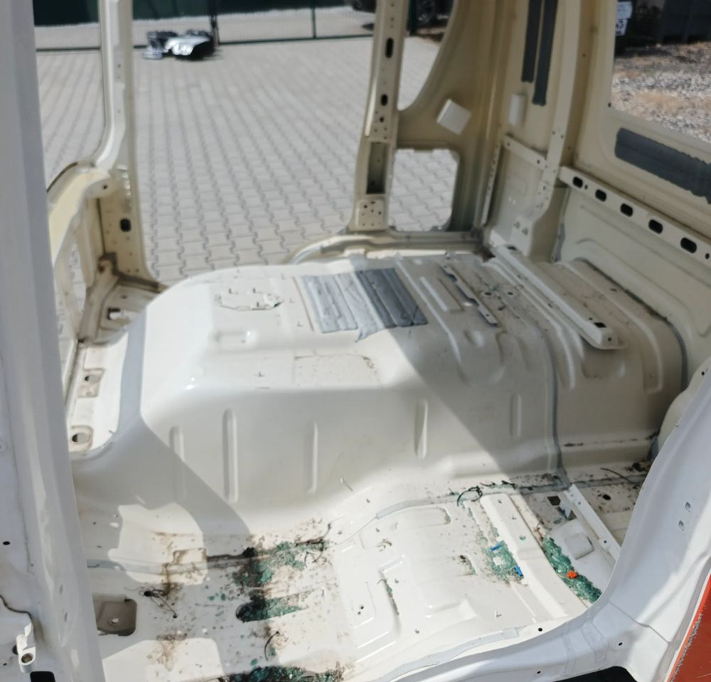 KABINA SCANIA P NGT - Cab for Truck: picture 5 KABINA SCANIA P NGT - Cab for Truck: picture 5