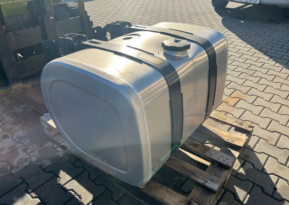 Zbiornik paliwa Volvo FH FM Renault 255 L low deck megi bak - Fuel processing/ Fuel delivery for Truck: picture 5 Zbiornik paliwa Volvo FH FM Renault 255 L low deck megi bak - Fuel processing/ Fuel delivery for Truck: picture 5